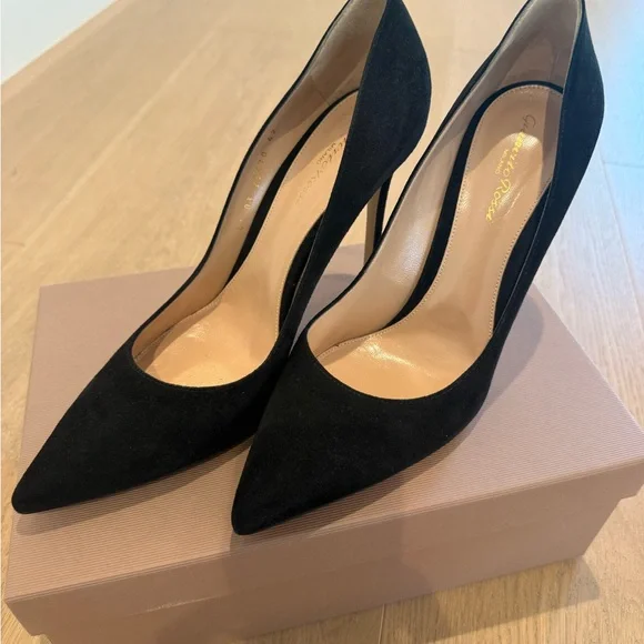 Gianvito Rossi Black Suede Heels size 42 - Picture 2 of 5